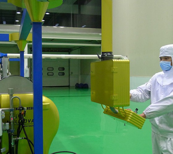 公司擁有三條原裝進(jìn)口冷榨橄欖油加工生產(chǎn)線(xiàn)，兩條德國(guó)福樂(lè)偉和一條意大利貝亞雷斯單一品種生產(chǎn)線(xiàn)，日加工鮮果能力達(dá)560噸，通過(guò)低溫純物理冷榨最大..